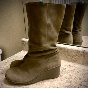 KEEN FOOTWEAR Akita wedge boots